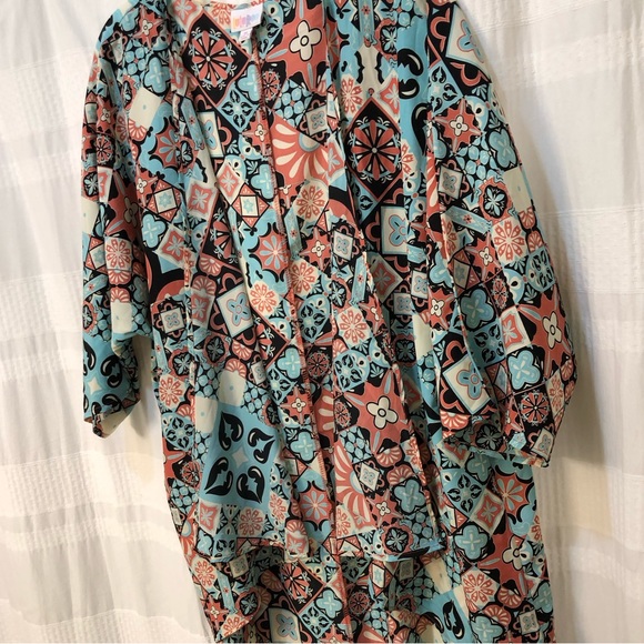 LuLaRoe Lindsey Pastel Multi Pattern Kimono Silky Light | women's size medium - Picture 2 of 6
